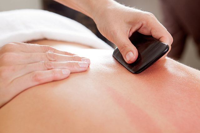 Gua Sha-Massage im Therapiezentrum am Schloss