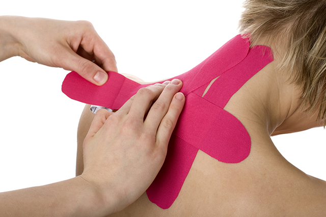 Kinesio Tape im Gesundheitszentrum Schöneberg, Gesundheitszentrum Lichtenberg und Therapiezentrum am Schloss, Charlottenburg, Berlin.